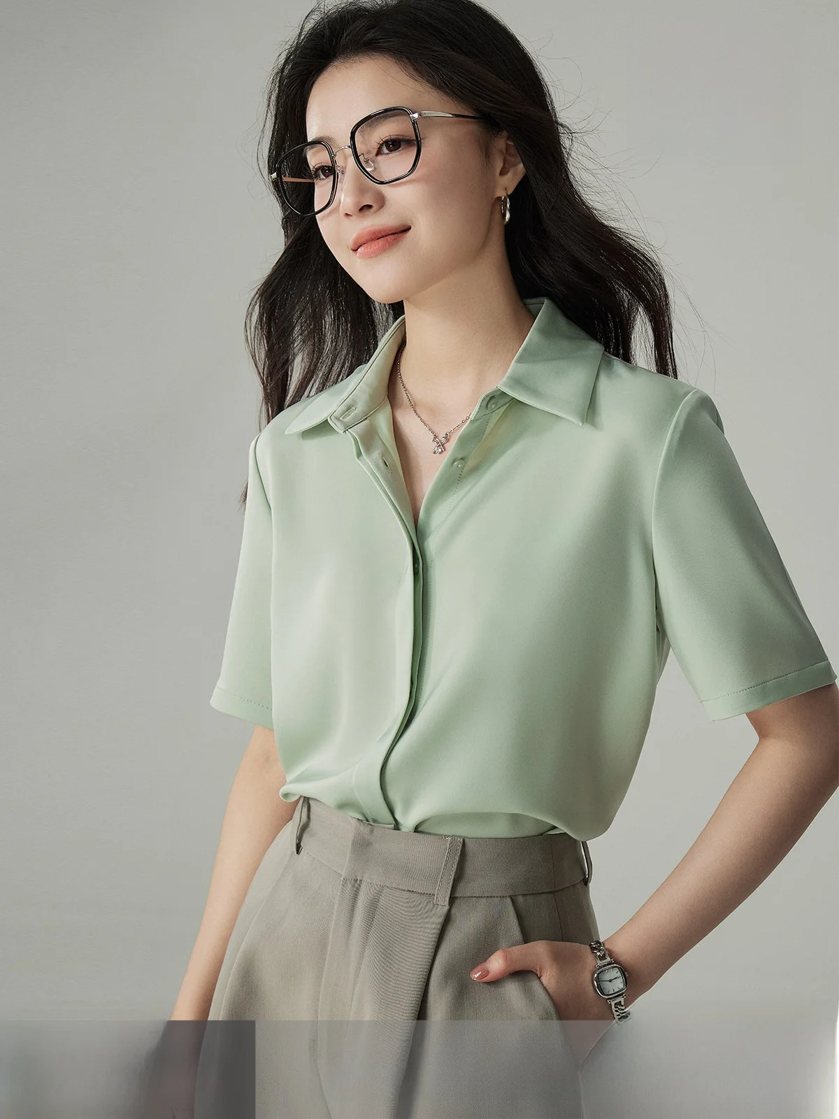 

Summer Silk Short Sleeve Shirt Women's Commute Professional Interview Dark Door Gland Drape Easy Wrinkle Top Button down