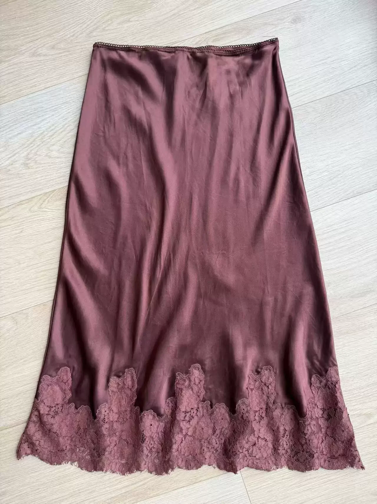 2026 Women Lace Patchwork Elastic Waist Elegant Satin Knee-Length Skirt