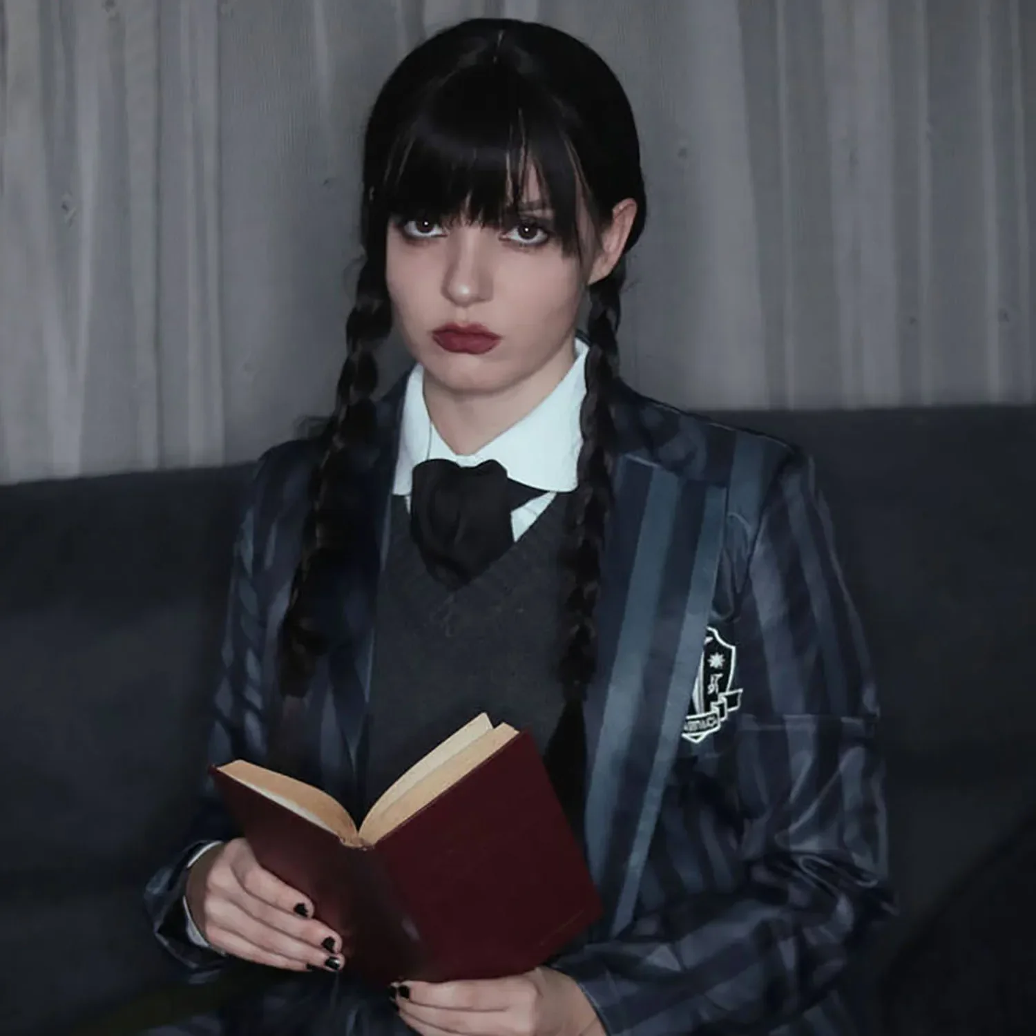 Peruki syntetyczne dla kobiet długie czarne peruki plecione włosy sztuczna skóra głowy linia włosów peruka do cosplay środa kostium Addams peruka na