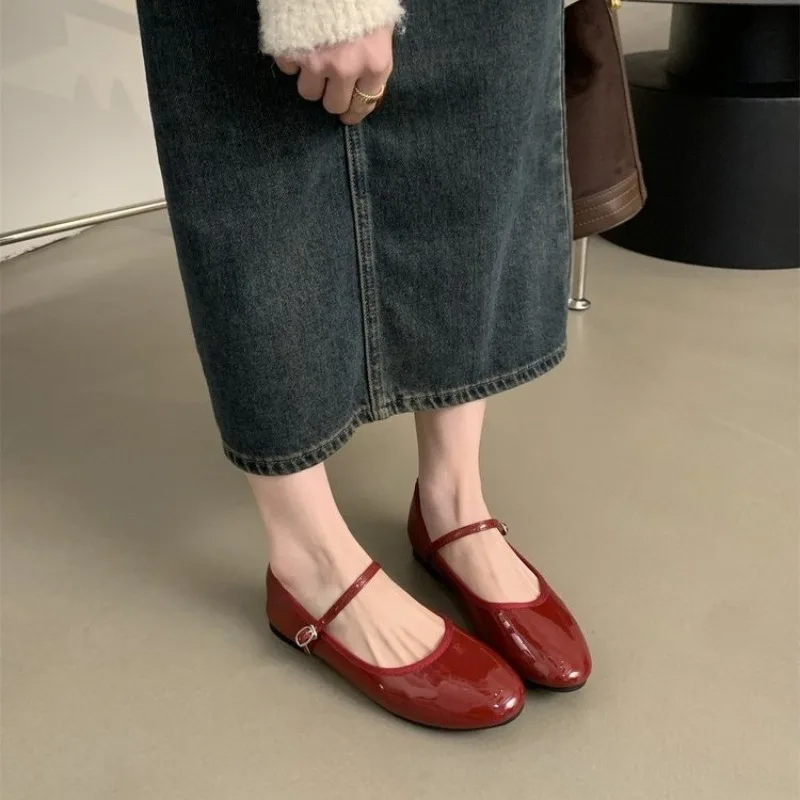 

2025 New Shiny Leather Ballets Shoes Woman Belt Strap Flats Mary Janes Women Shallow Loafers Round Toe
