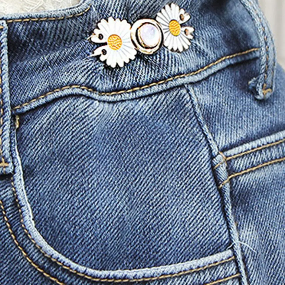 Fashion Jewelry Metal Sweet Diasy Cartoon Flower Jeans Accessories Anti-Exposure Brooch Women Brooch Tightening Waistband Pin