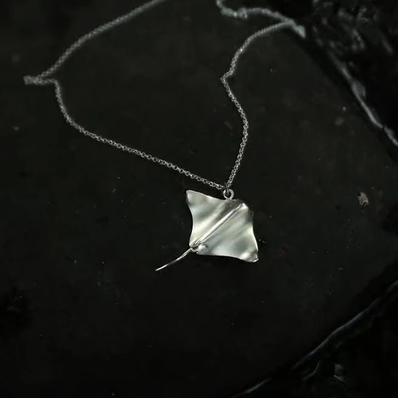 Personalized Simple Unique Devil Fish Manta Ray Pendant Necklace Clavicle Chain