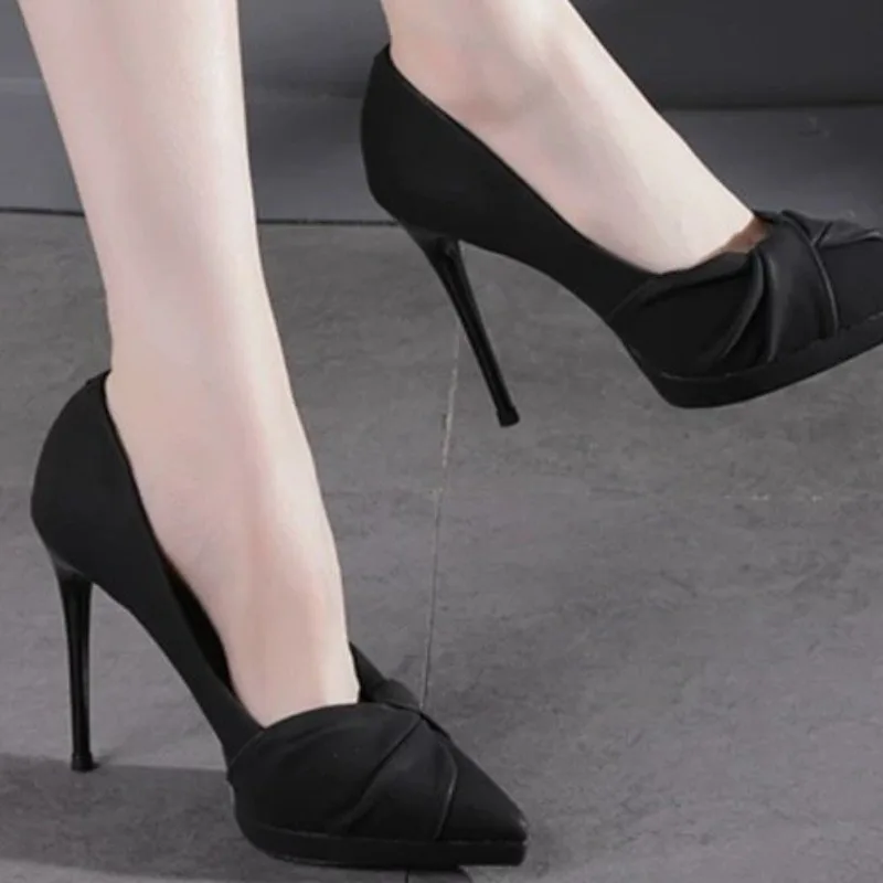 2025 Sandalias de tacón de aguja informales de diseñador para mujer, marca de lujo plisada a la moda Baotou, tacones altos para fiesta y banquete, talla 34-40