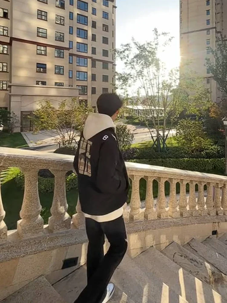 

Тепло и стиль: Мужская хлопковая куртка оверсайз с вышитыми буквами в стиле стритвир, с воротником-стойкой, модная и молодежная.