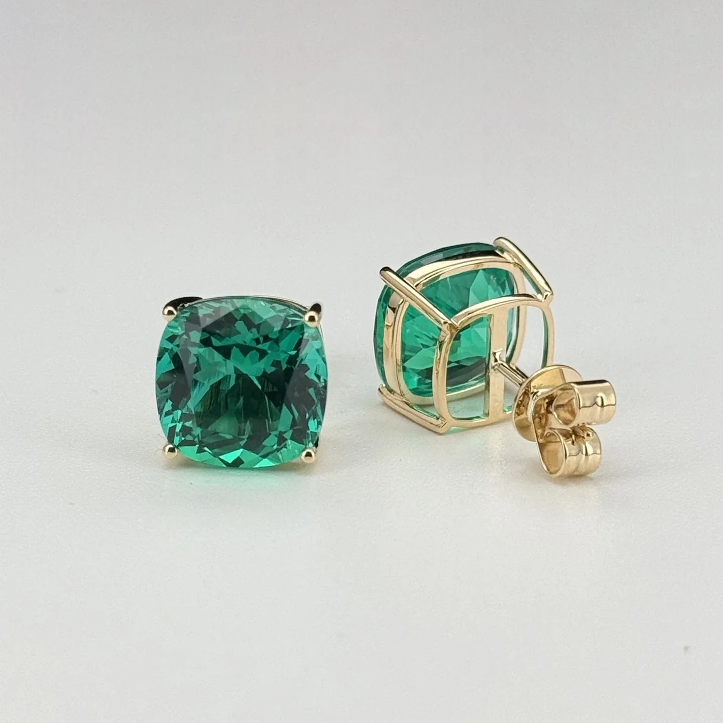 Customized 18K Yellow Gold Hydrothermal Lab Green Emerald Cushion Shape 11x11mm 5 Carat Gemstone Stud Earrings
