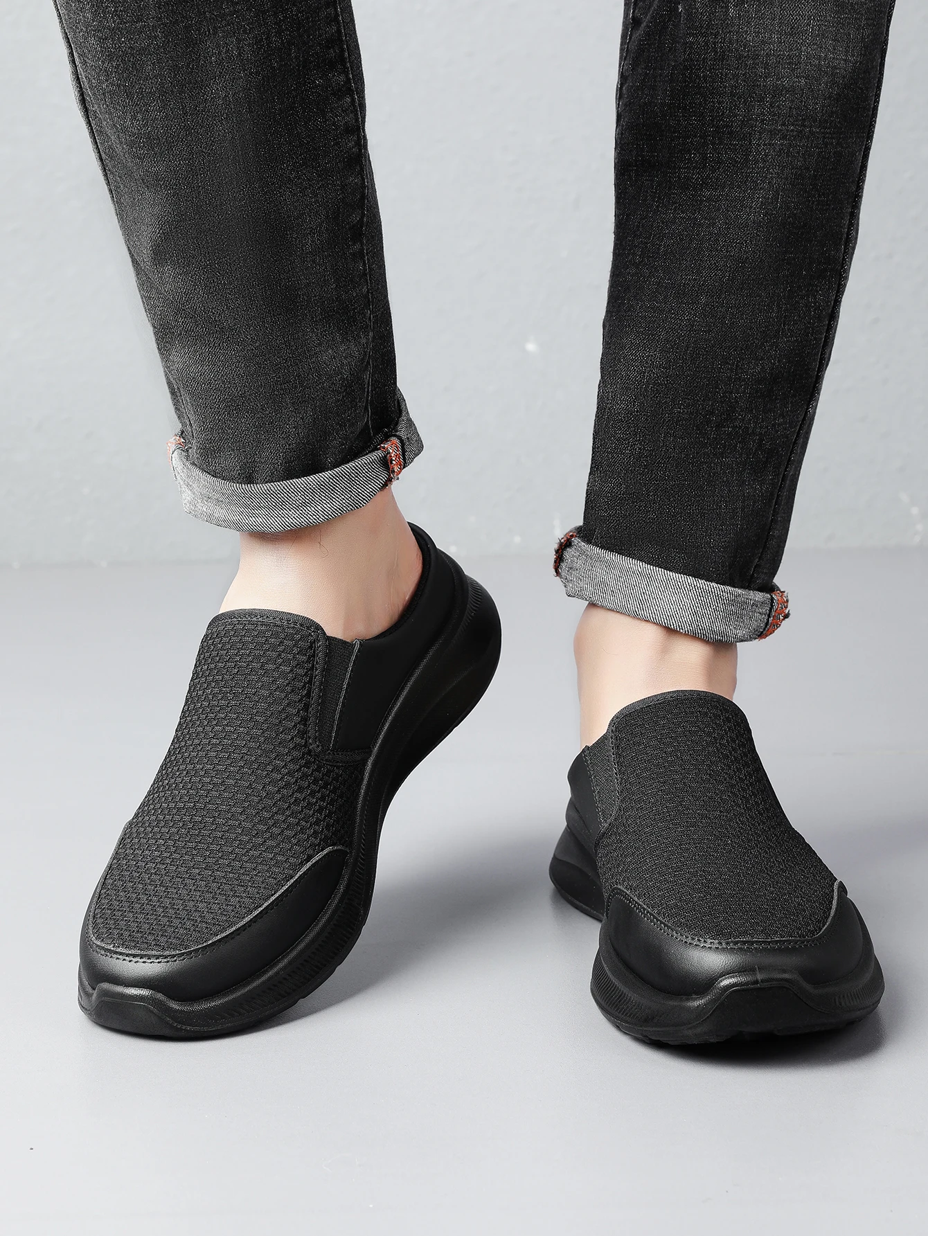 Einfache Minimalistische Herren-Mule-Sneaker, Perforierte Netzstrick-Oberfläche, Umhüllende Schutzkappe, Leichter Slip-On – Detail 10