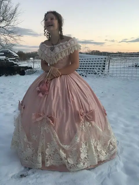 

Vintage Pink Prom Dress Scoop Neck Short Sleeves Lace Bow Details Vintage Victorian Party Special Occasion Gown Customized