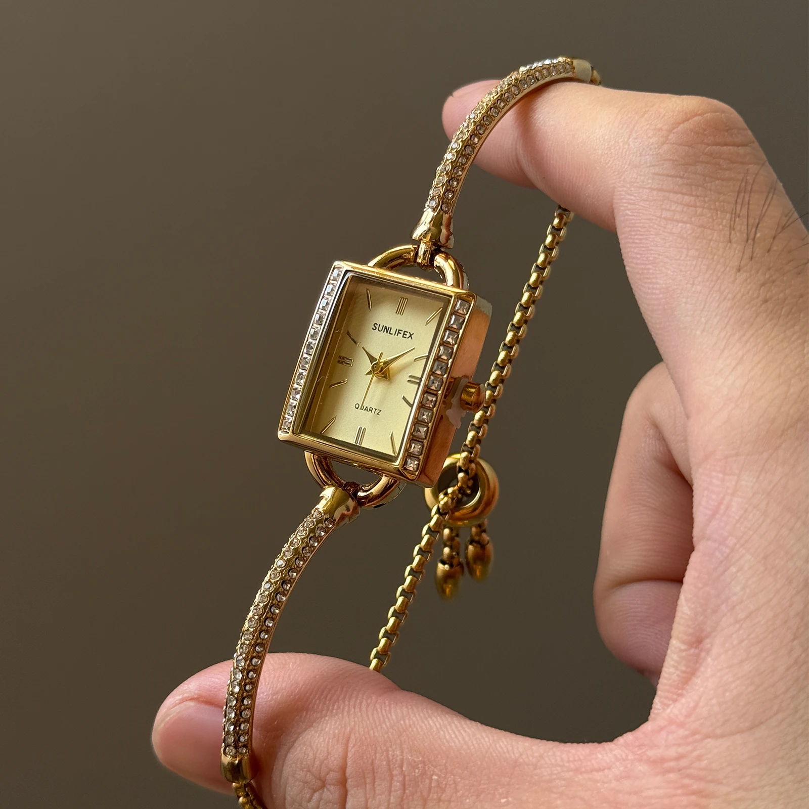 

Женские кварцевые часы SUNLIFEX с браслетом-шнурком, новые женские маленькие квадратные часы, элегантные наручные часы со стразами, подарок