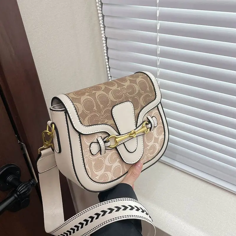 

​ ​ Новинка 2023 года, женская сумка через плечо с цветными блоками, винтажный нишевый дизайн, кошелек через плечо, многосторонний регулируемый ремень для ежедневного использования ​