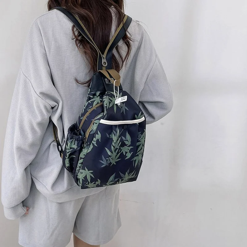 

High-Quality Minimalist Design Tote Bag With Vintage Charm And Solid Color Perfect Daily Shopper