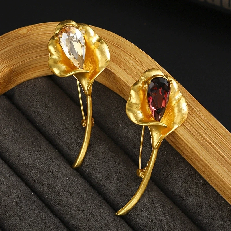 بروش لوتس على شكل حدوة حصان ملون من المينا مرصع بالزركون، مزاج أنيق، ياقة دبوس، إبزيم، إكسسوار زهور