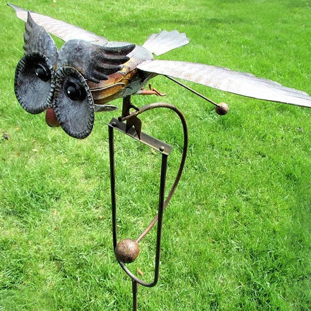 Owl Wind Chime Iron Wing Flapping Eagle Wind sway Spinner Life-Like Weather Resistant Sunflower Garden Stake Decoration