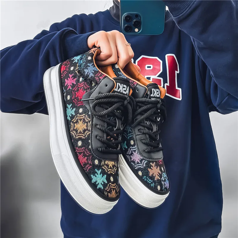 New Men's Shoes For Spring Embroidered Canvas Shoes Men Casual Sneakers Korean-style Board Shoes Trendy Shoes for Young People