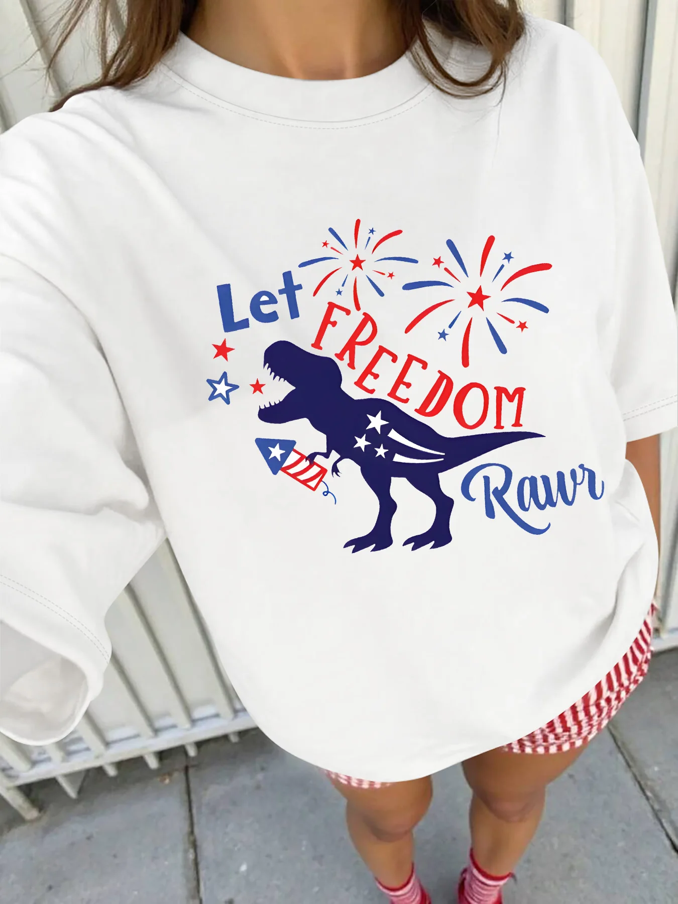 

Плюс - Футболка с коротким рукавом: Фэнтези-природа с цветочным принтом «Черный дракон», доступны несколько цветов