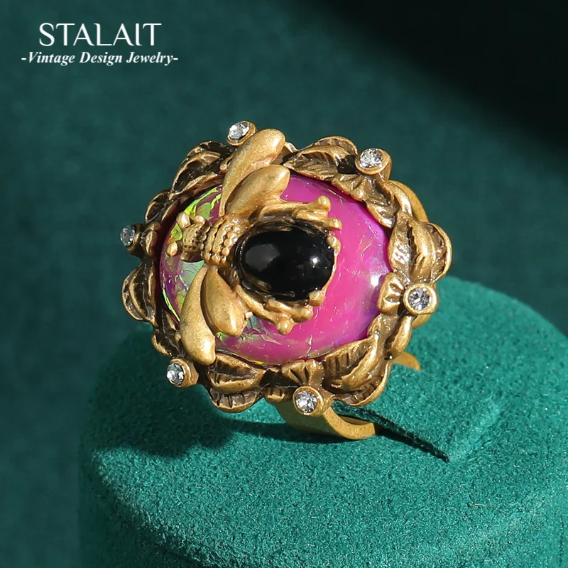 

Vintage Gold Color Moth Bee Ring Oval Pink Opal Jewelry Rhinestone Woman Antique Luxury Designer Brand Adjustable Accessories