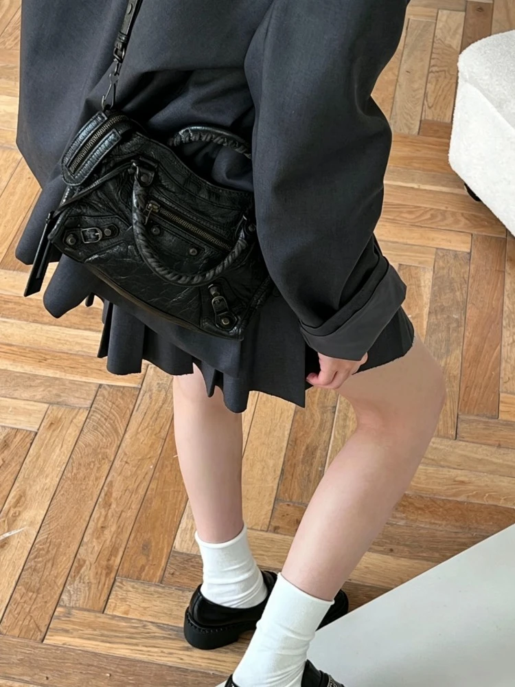 Neo Motorcycle Bag Handheld Rivet Head Layered Oil Wax Cowhide Crossbody Women's Bag Cool And Spicy Girl Retro Style Tote Bag