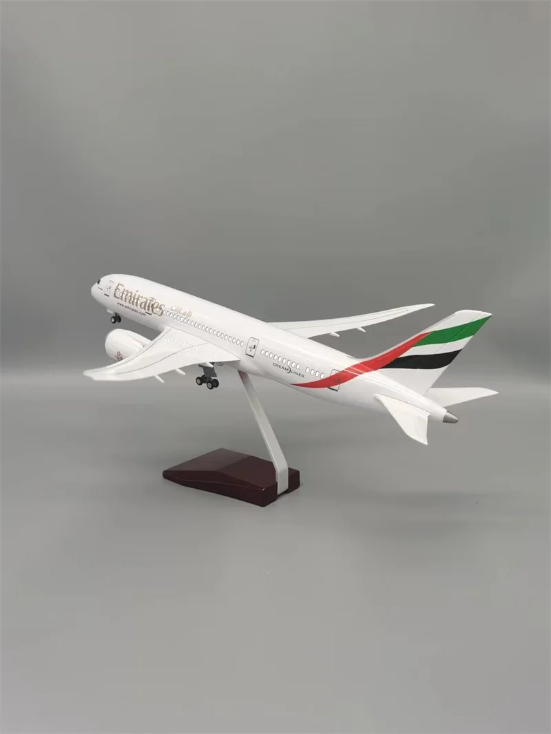 2024ใหม่โมเดล Diecast เอมิเรตส์ B787ทางเดินหายใจเครื่องบินเรซินน้ำหนักเบาและล้อของเล่นสะสมสายการบินใหม่