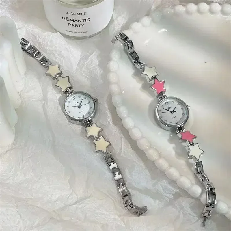 

Модные универсальные женские маленькие и милые кварцевые часы со стальным ремешком со звездами, женские серебряные наручные часы высокого качества, винтажные женские часы