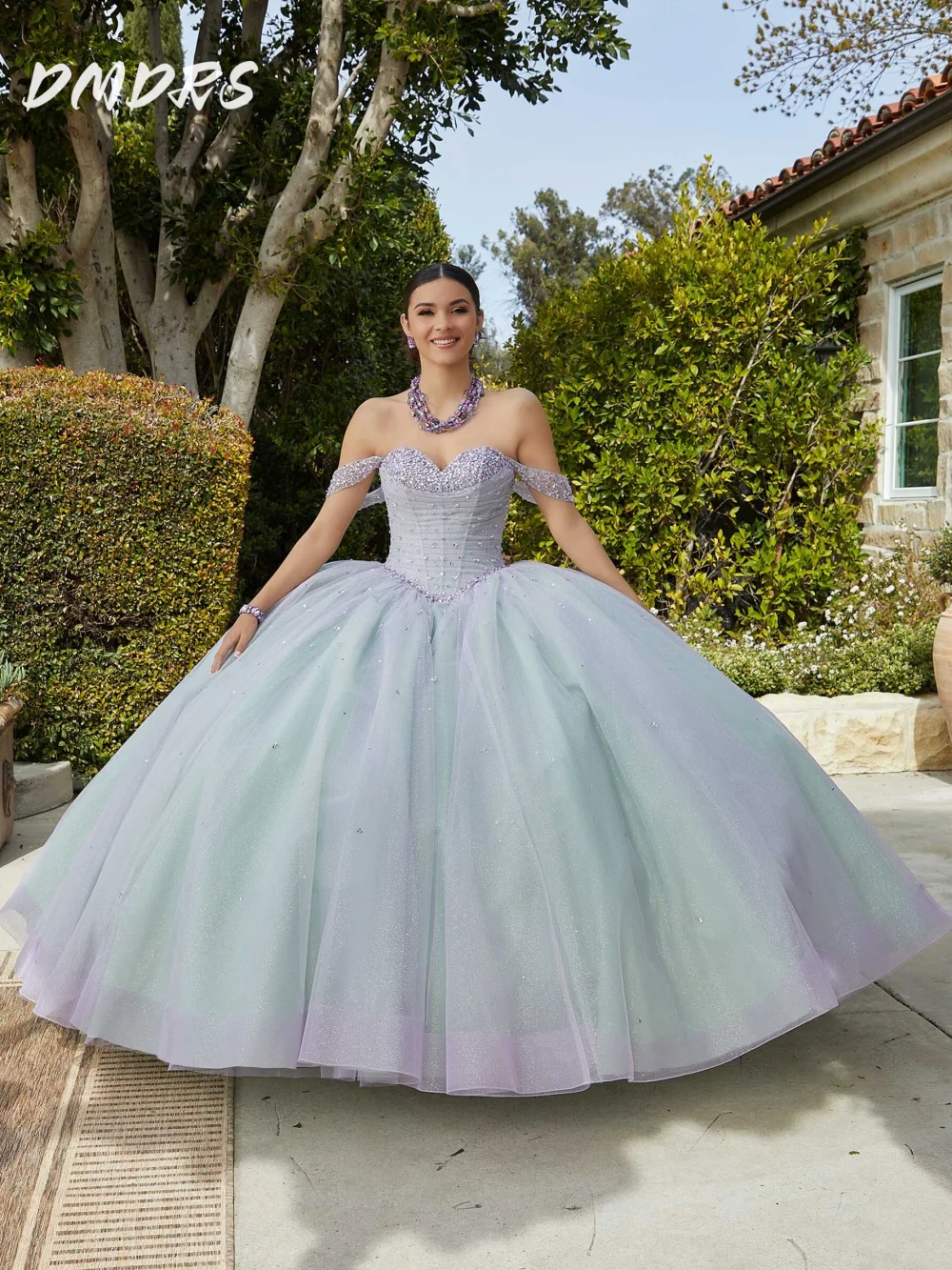 Vestido de quinceañera de lujo con escote en forma de corazón, vestido de fiesta con diamantes de imitación a la moda, vestido de fiesta sin mangas con lentejuelas brillantes, vestido de fiesta 16