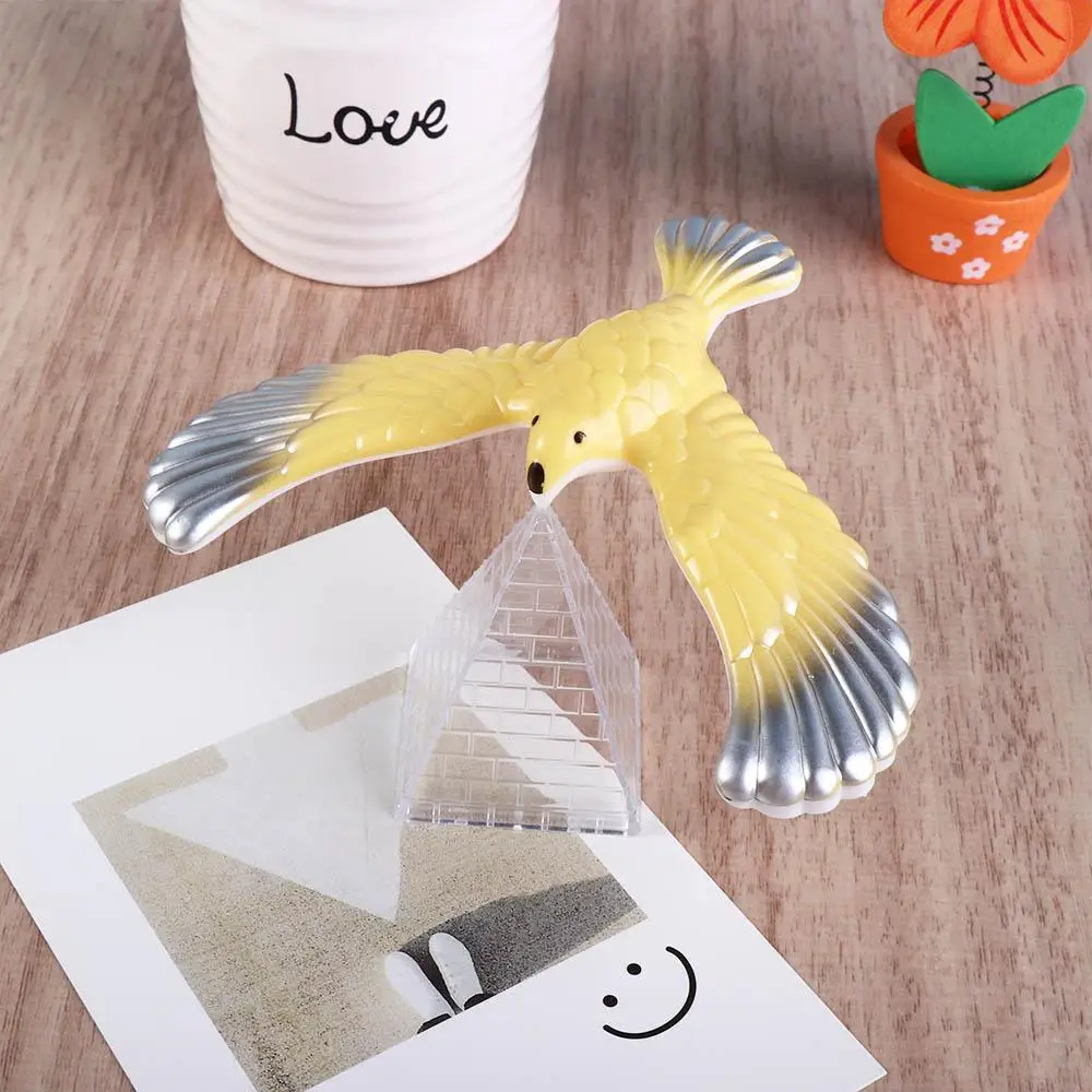 Gag Regalo per bambini Trucco Figura Decorazione Ornamenti da tavolo Aquila bilanciata Giocattoli per uccelli Magia Mantieni l'equilibrio