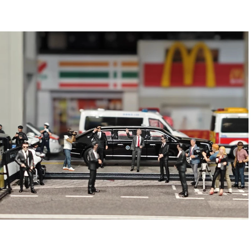 

2025 New 1:64 Scale 6 pcs The BodyGuards Scene Accessory Doll Action Figure Model Collection Display Toys Gift