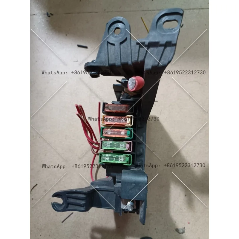 

Suitable for Mercedes-Benz GL350 power supply box fuse box