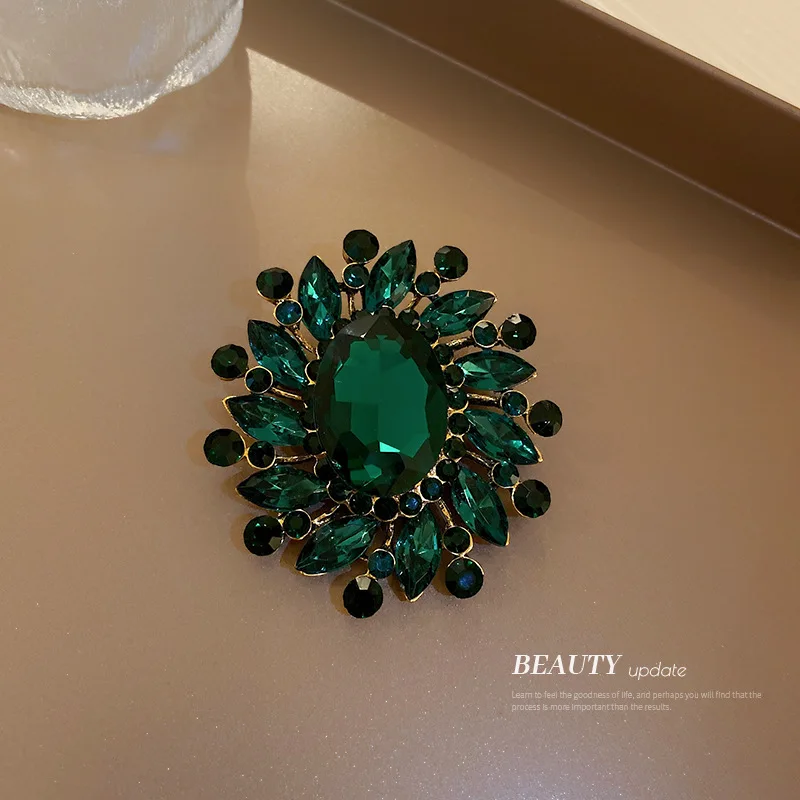 Oval Emerald Studded Flower Brooch European Fashion Vintage Green Rhinestone Brooch Pin Versatile Coat Accessories Female Badge