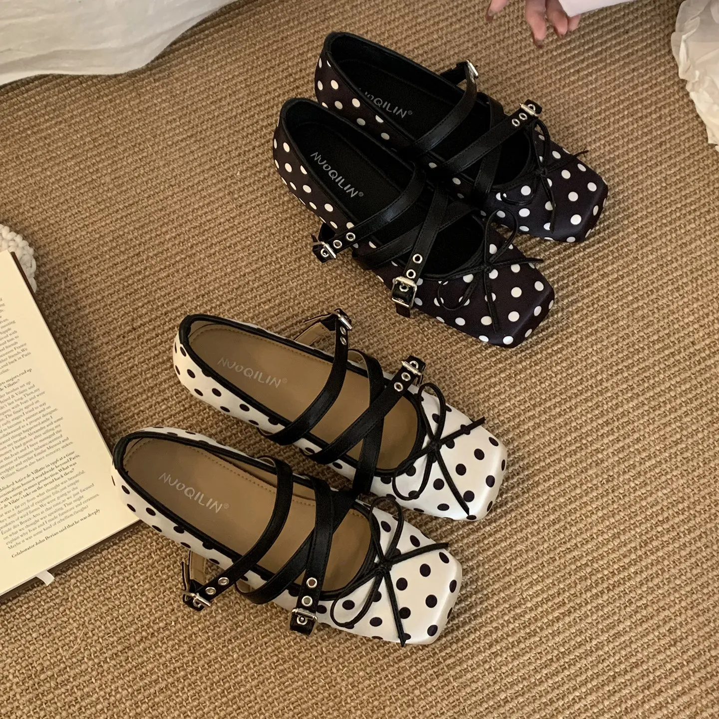 春の新作フラットボトムバレエシューズ-レディース-メリージェーンスタイル-水玉模様-身長アップ効果のある隠しヒール-カジュアルシューズ