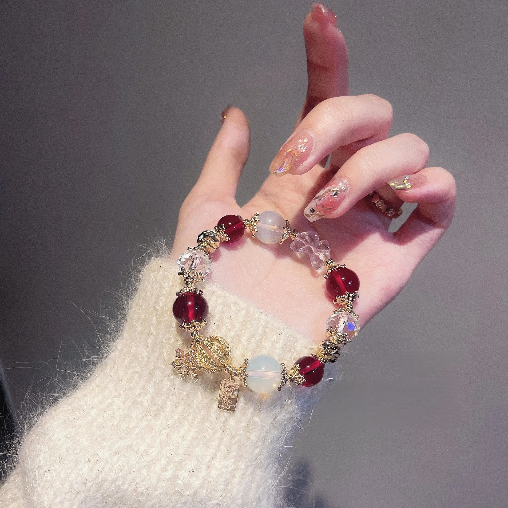 Nueva Pulsera de Proteína con Diseño de Ópalo Blanco Cristalino y Granada Roja Natural, Hecha a Mano, Regalo de Cumpleaños para Amigos