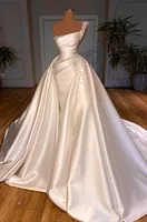 Customized One Shoulder Satin Wedding Dresses 2026 Gorgeous and Elegant Sleeveless Backless Bridal Gown Robe Adorned with Pearls 6