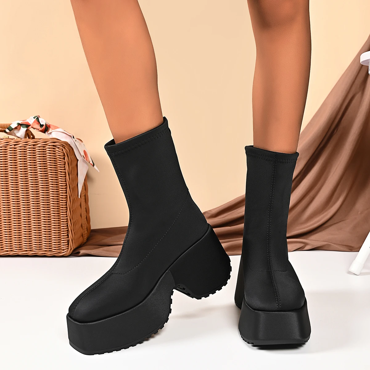 

Women Ankle Boots Hollow Design Chunky Pointed Toe Fashion Shoes Women 2025 New Comfortable Outdoor Walking Platform Boots