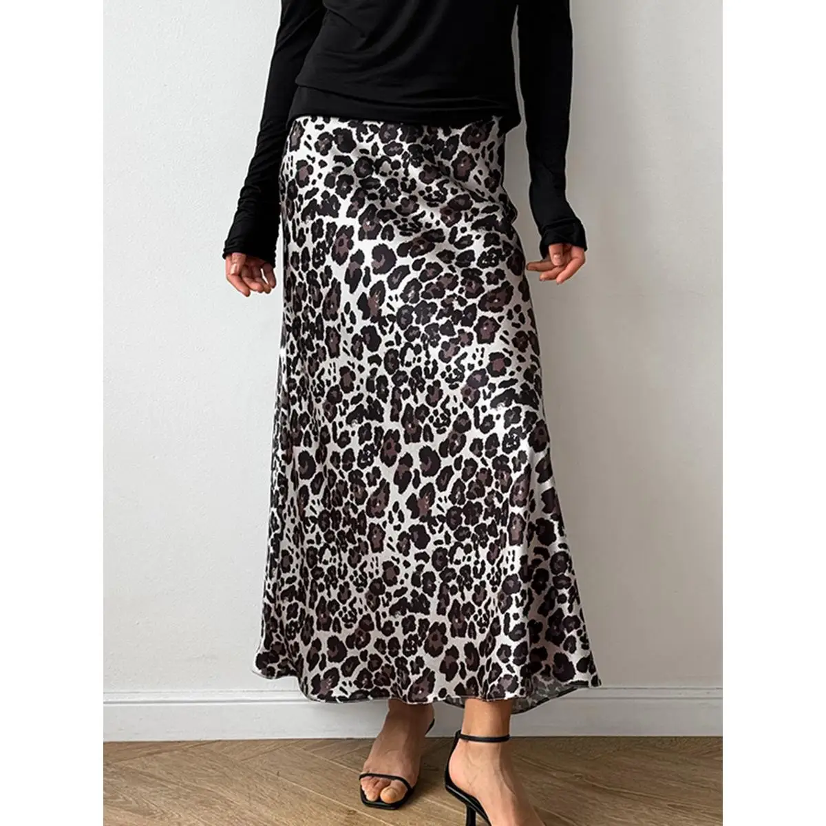 

Длинная юбка трапециевидной формы с леопардовым принтом в стиле ретро, шелковая юбка с завязками на талии, женская модная корейская юбка из полиурета...