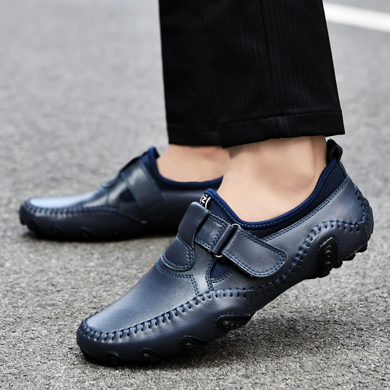 Mocassini da uomo di marca italiana Slip-on Scarpe in pelle bianca Scarpe mocassino stile britannico Scarpe casual comode con suola morbida formali