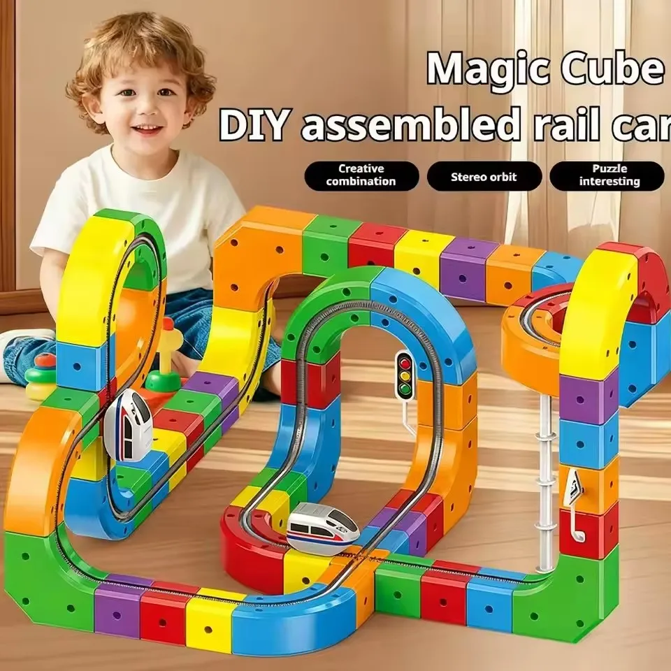 Nuovo 81PCS Magical Track Train USB ricaricabile 3D Building Tracce Cube Rails STEM Giocattoli educativi Regalo di compleanno di Natale