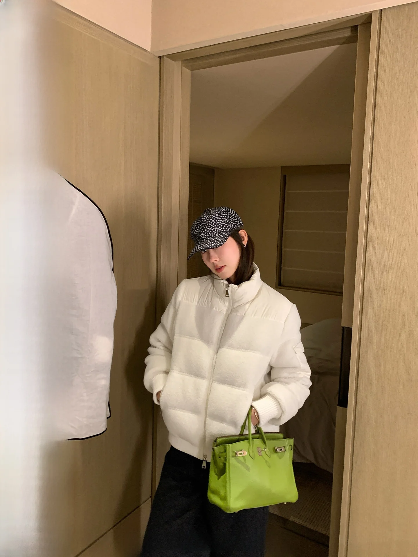 

Ranwear Polar Initial Light 90 White Du down Soft Splicing Lamb Velvet Small Stand Collar Windproof Thermal down Jaet