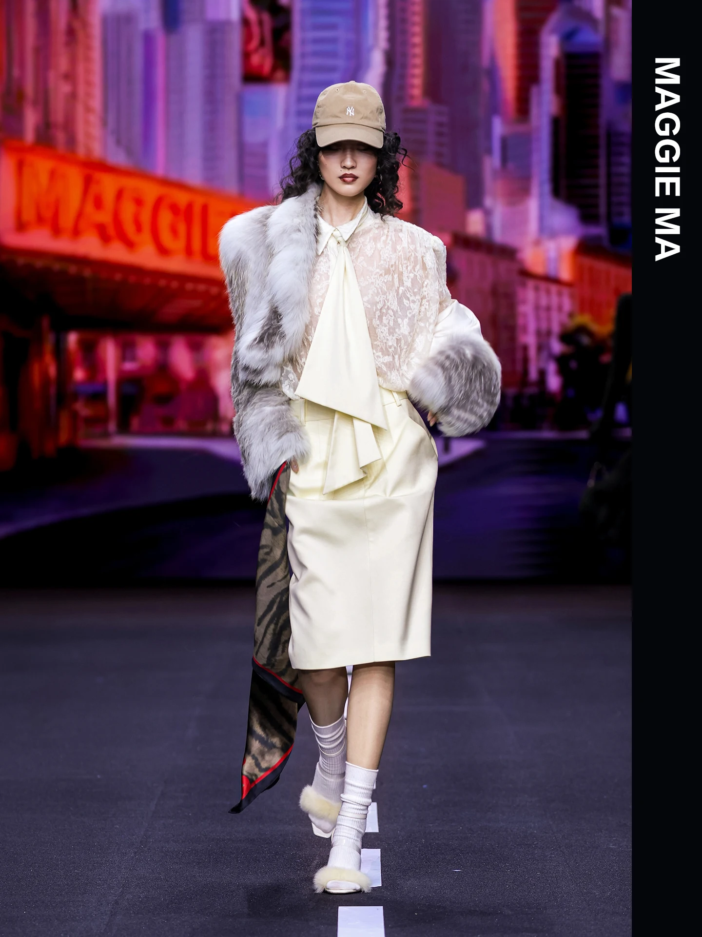 

Комплект из белой кружевной блузки и юбки-обертки Maggie Ma, женская модная коллекция весна, с длинными рукавами, на пуговицах