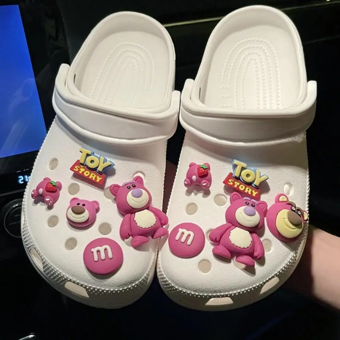 

MINISO Cartoon Strawberry bear Shoe clips DIY 3D stere Shoe Flower Decorative Buckles Detachable Boy and girls Children gift