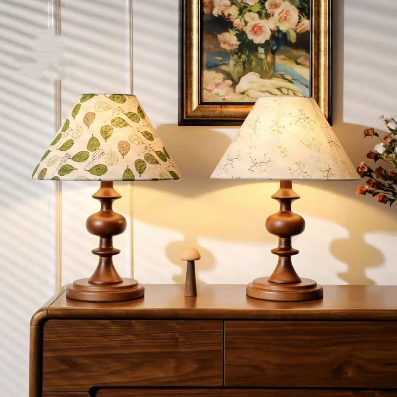 

French retro solid wood medieval printing desk lamp bedroom American new Chinese wabi-sabi wind bedside atmosphere lamp