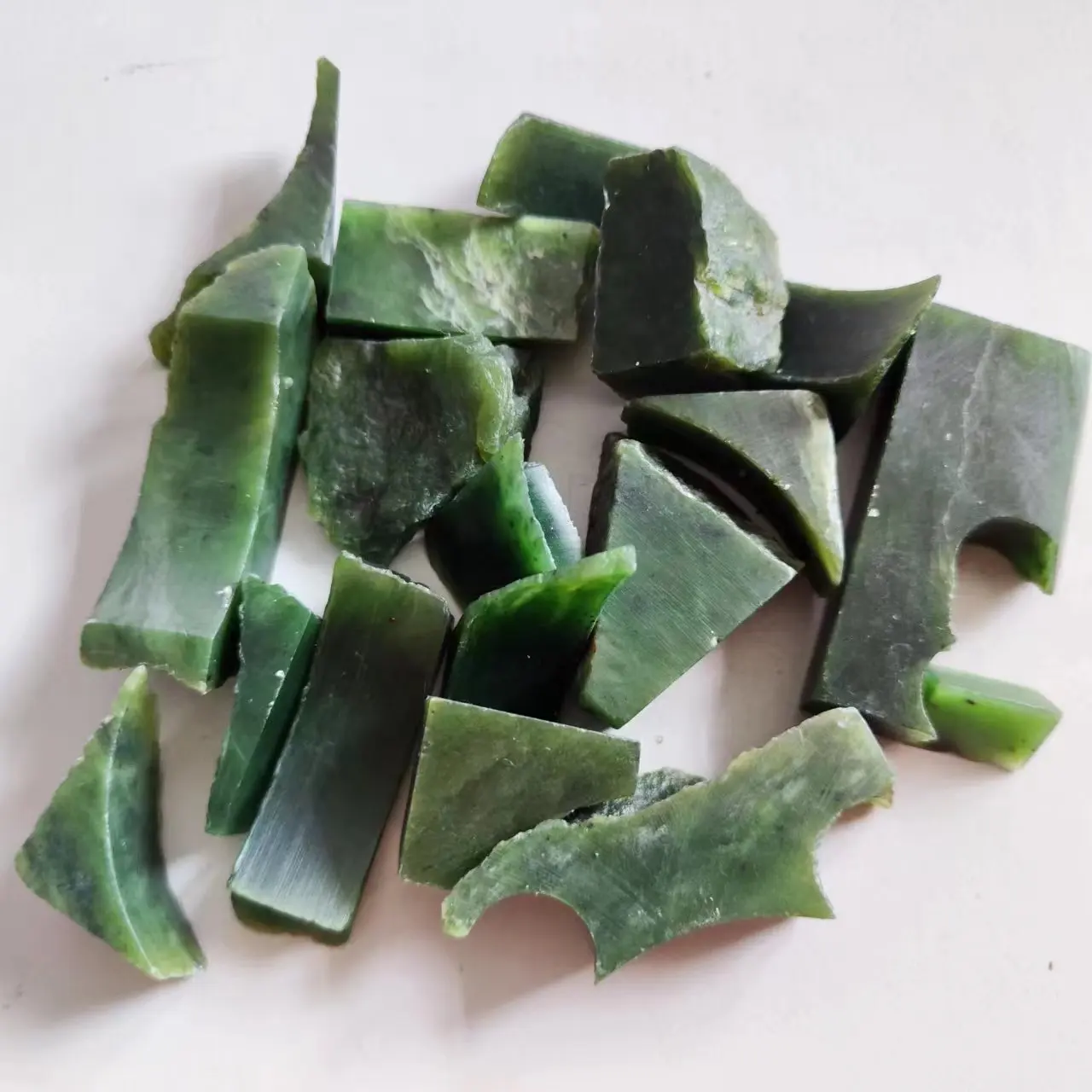 Natural Jade Stone Hetian Green Jasperite Jasper Stone Raw Crystals and Stones Healing Mineral Specimen Decoration Stone Home