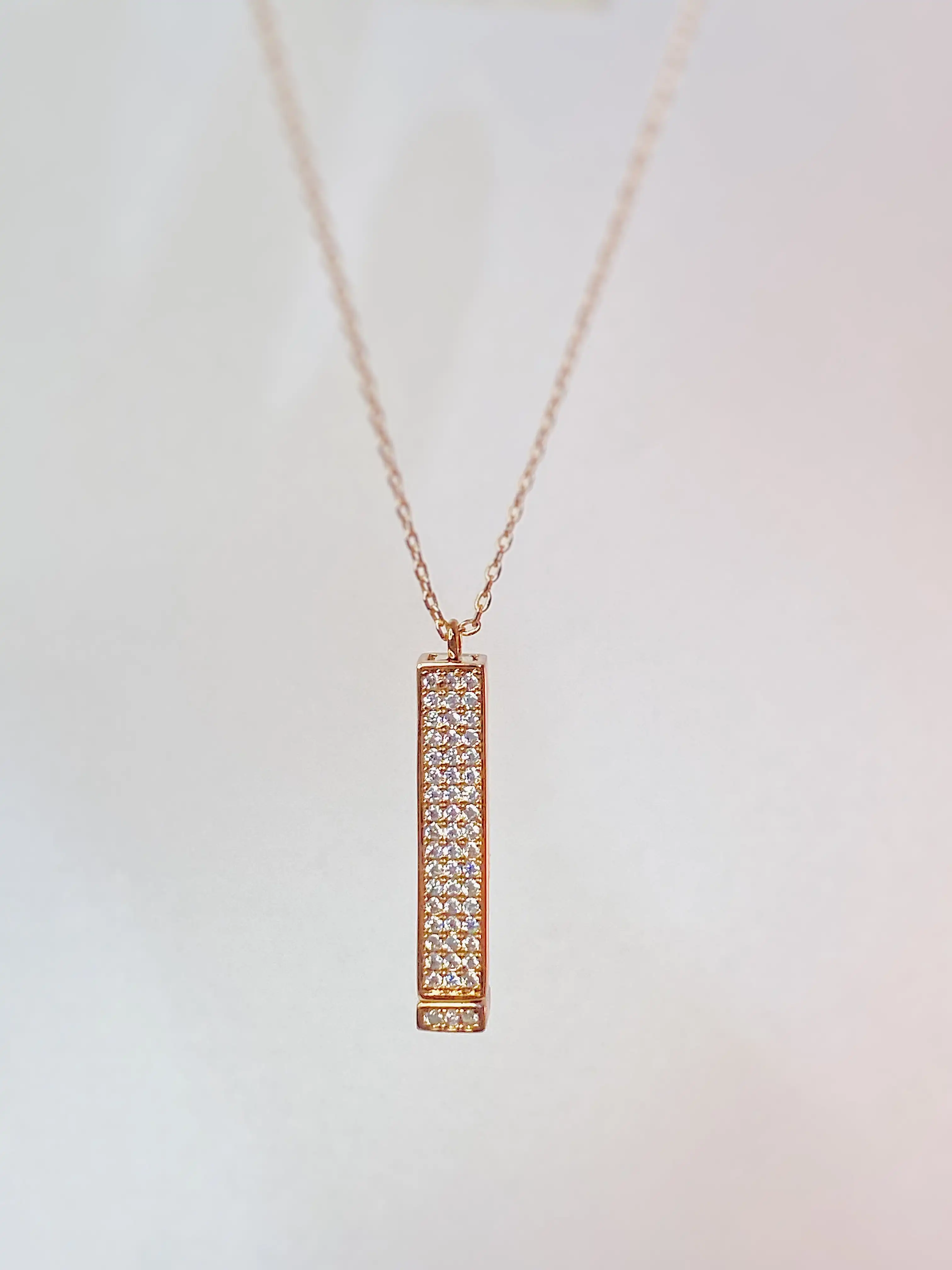 اسم مخصص المعلقات المخفية للنساء شريط الفولاذ المقاوم للصدأ شخصية مع عقد من حجر الياقوت محفورة عاشق هدايا عيد الحب