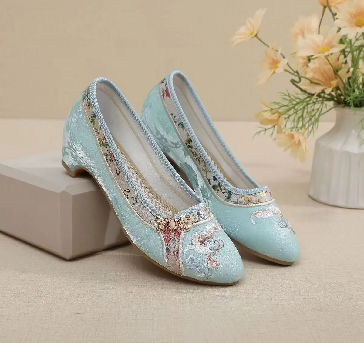 Woman Low Heel Embroidered Cheongsam Shoes Chinese Style Soft Sole Round Toe Shallow Slip On High Quality Silk Nude Shoes view 6
