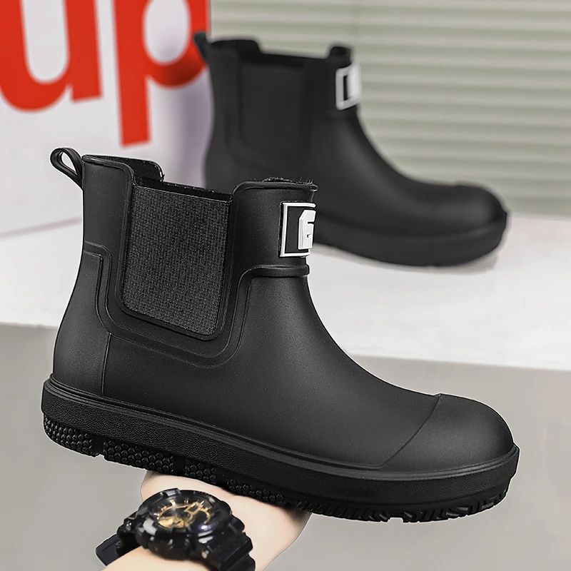 Stivali da pioggia antiscivolo da uomo a tubo corto Scarpe da acqua basse alla moda Stivali da pioggia modellati in un unico pezzo in PVC Scarpe impermeabili per lavori agricoli