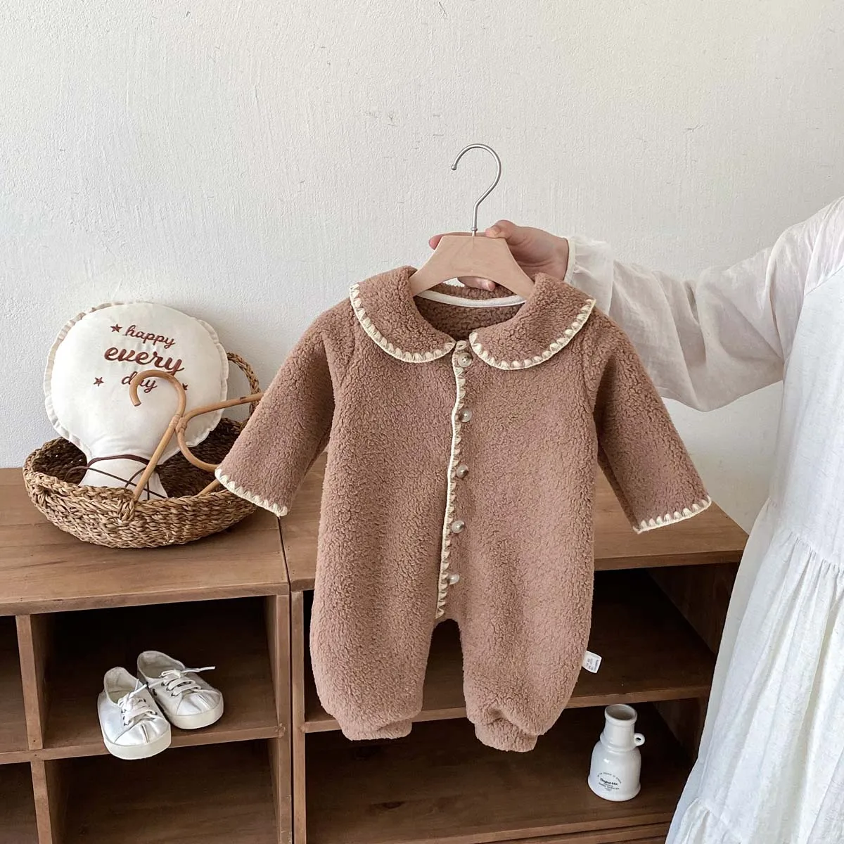 Baby's Winter Lapel fleece-lined jumpsuit, Male And Female Baby Plush long-sleeved jumpsuit, Very Suitable For Goin  127
