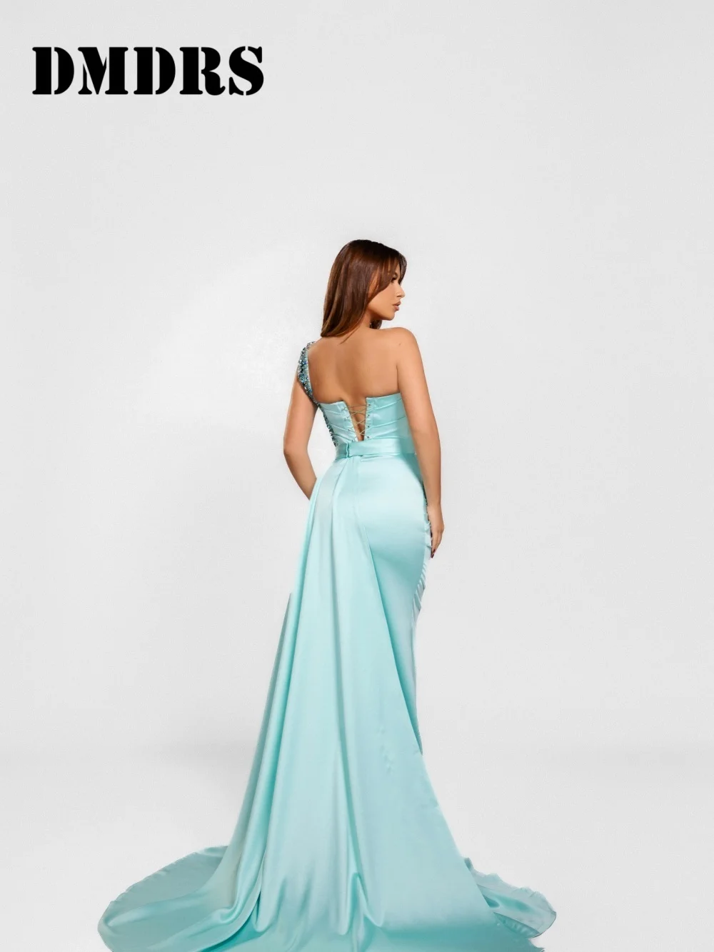 럭셔리한 스트랩리스 이브닝 드레스 2025 샤이니 사이드 슬릿 파티 가운 클래식 A라인 플로어 기장 파티 드레스