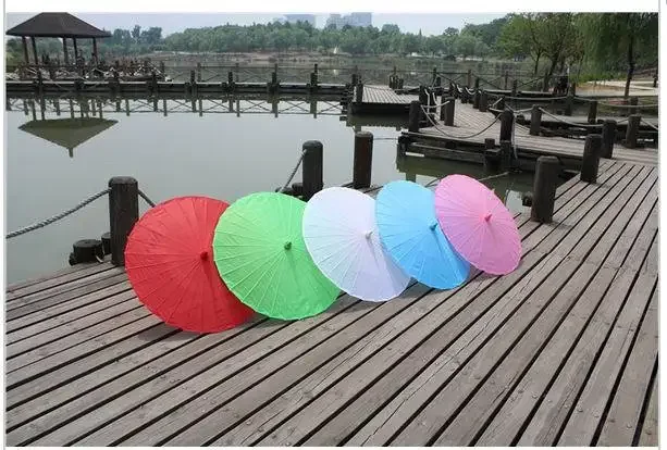 Chinesischer Farbiger Stoff-Regenschirm Weiß-Rosa Sonnenschirme Traditioneller Chinesischer Tanz-Farbschirm Japanische Seiden-Requisiten – Detail 11