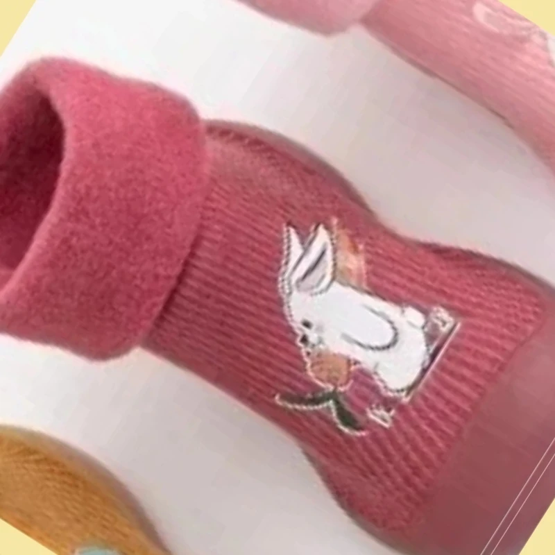 

Детская обувь для мальчиков и девочек. Обувь и носки для малышей, детская утолщенная и бархатная теплая домашняя обувь с высоким берцем на мягкой подошве.