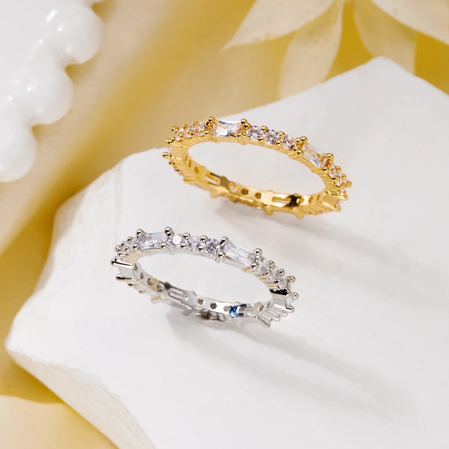 Minimalistische dünne Ringe für Frauen, glänzende, stapelbare Fingerringe mit kubischem Zirkon, stilvolle Charms, Party, Alltag, Modeaccessoires – Detail 5
