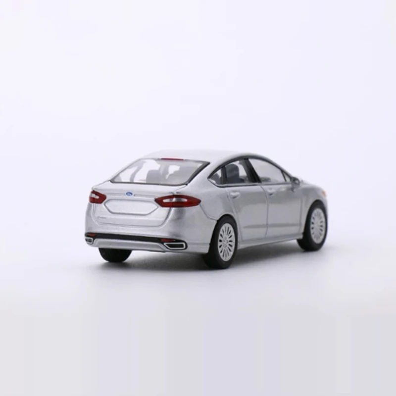 596 Model 1/64 Scale Ford Mondeo/Fusion Taxi Alloy Car Mode Adult Static Collection Decorated Christmas Gifts Holiday Gifts Toys
