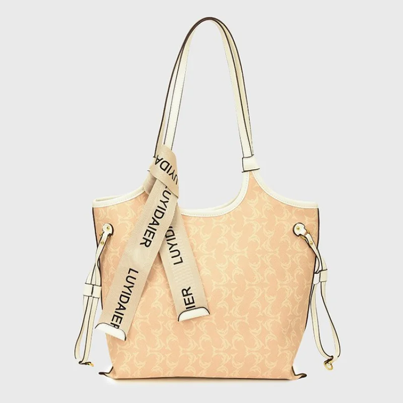 

Elegant Women's Messenger Bag Made Of Fine Leather Boasting High-End Quality And Trendy Vintage Look​