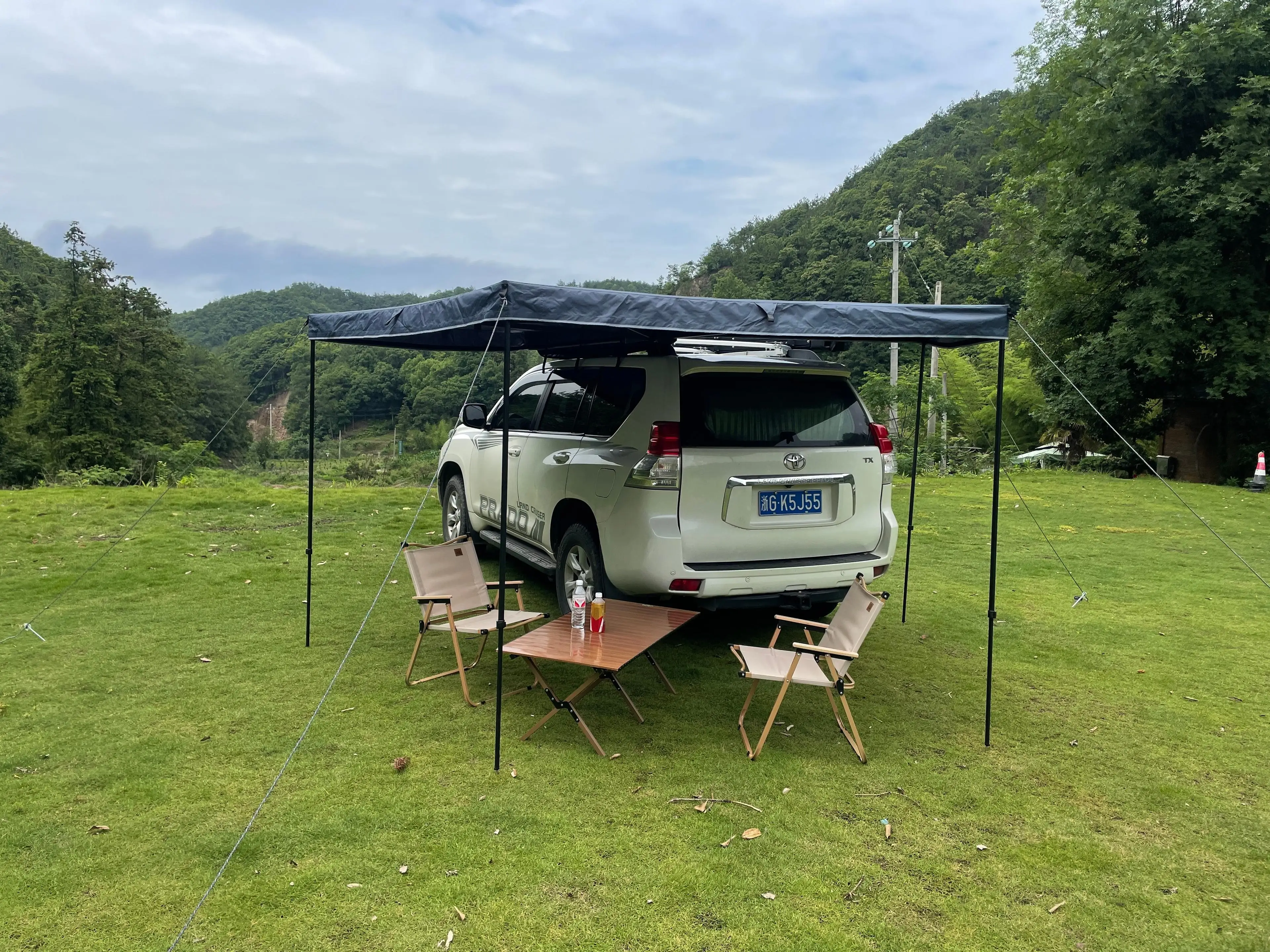 خيمة مظلة جناح الخفّاش بزاوية 270 درجة مقاومة للماء ومضادة للشمس وإعداد سريع للتخييم على الطرق الوعرة RV (الجدران الجانبية غير متضمنة)